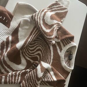 Brown and cream sweater size L used Good